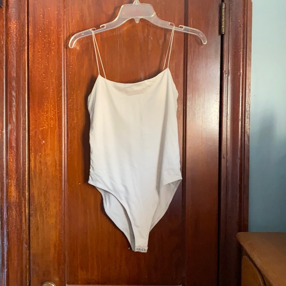 *Free with Bundle* F21 Beige Cami Bodysuit sz M